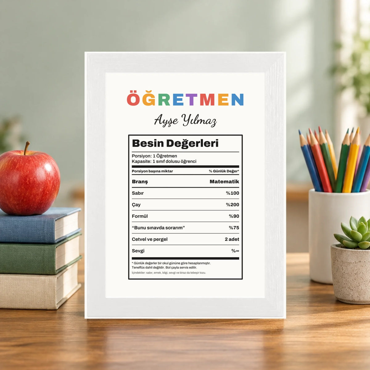 Öğretmen masasında – beyaz