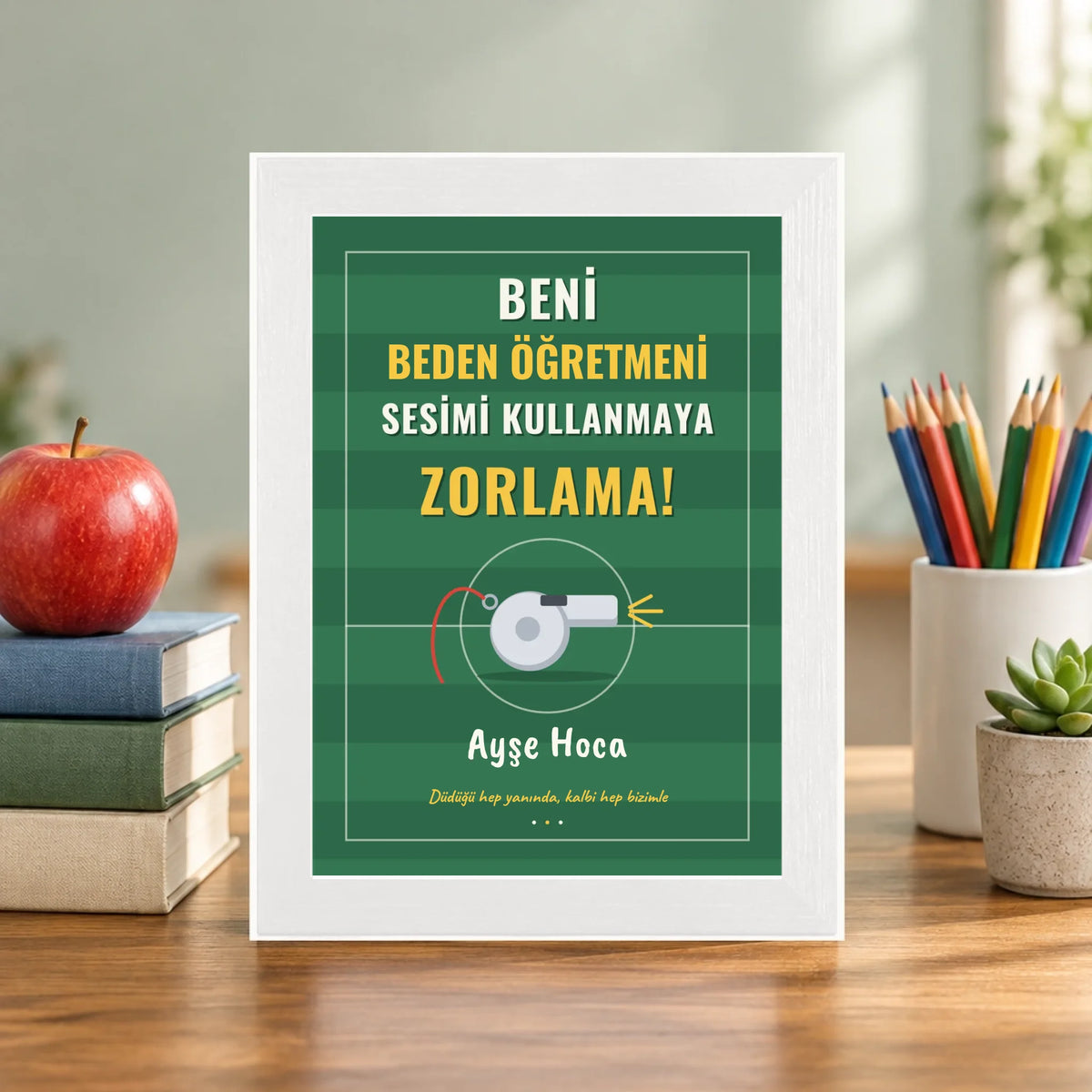 Öğretmen masasında – beyaz