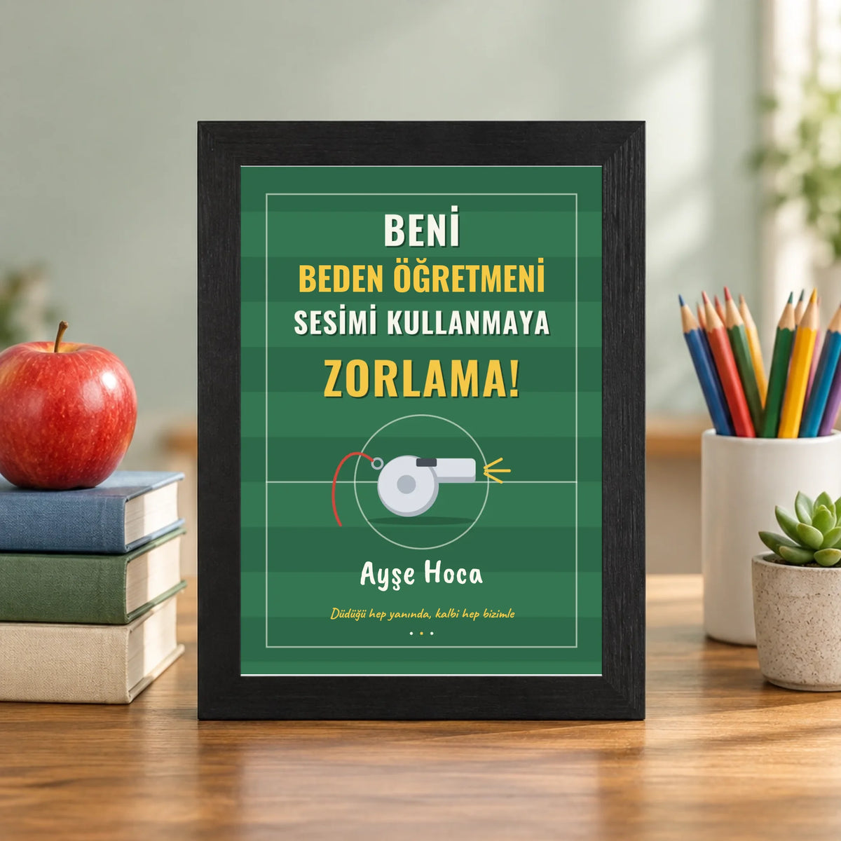 Öğretmen masasında – siyah