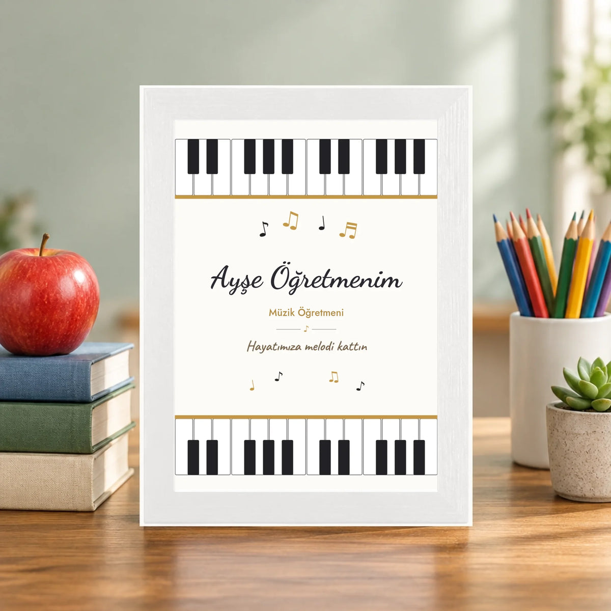 Öğretmen masasında – beyaz