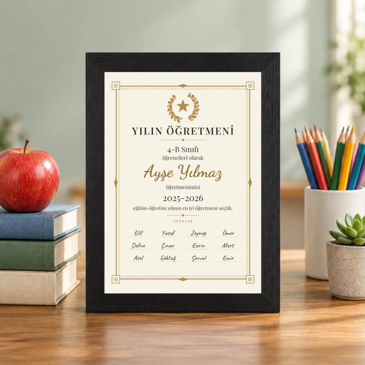 Öğretmen masasında – siyah