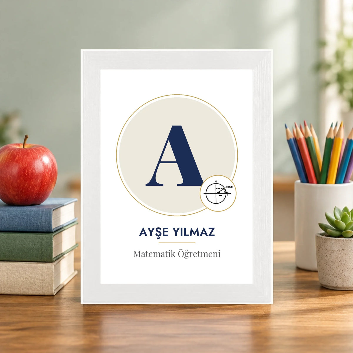 Öğretmen masasında – beyaz