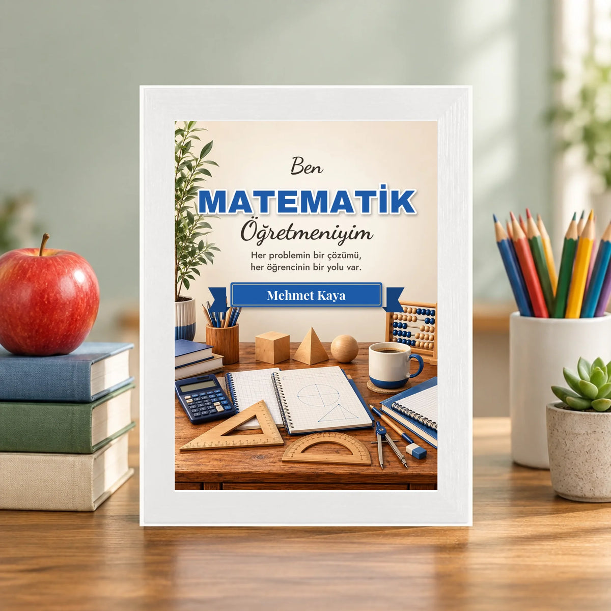 Öğretmen masasında – beyaz