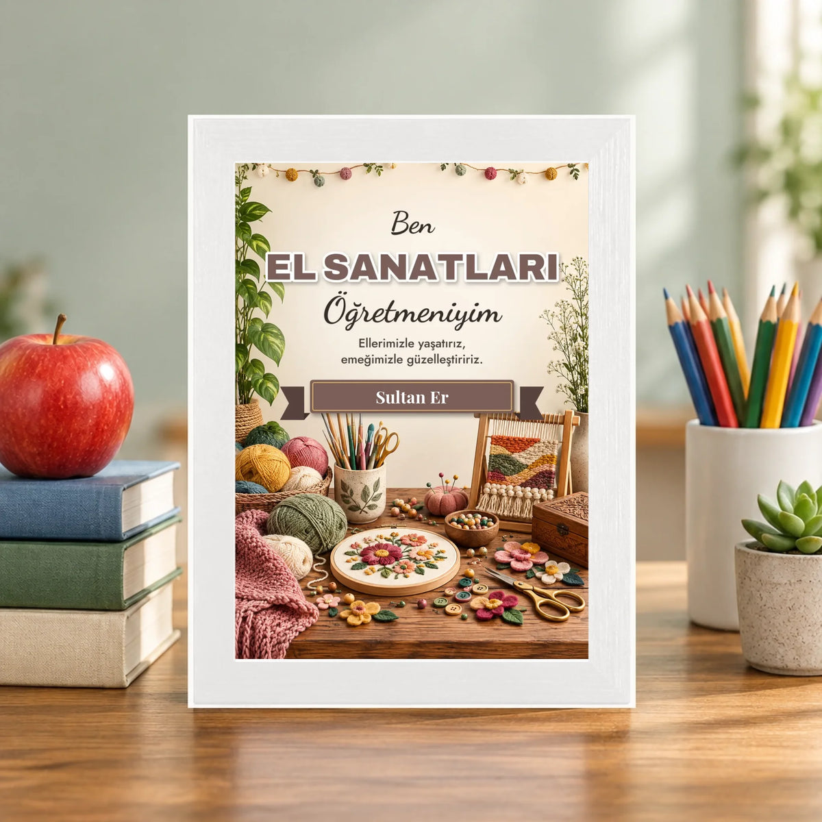 Öğretmen masasında – beyaz