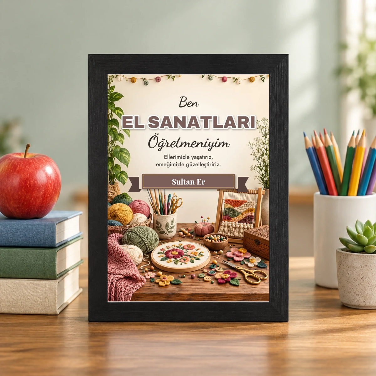 Öğretmen masasında – siyah