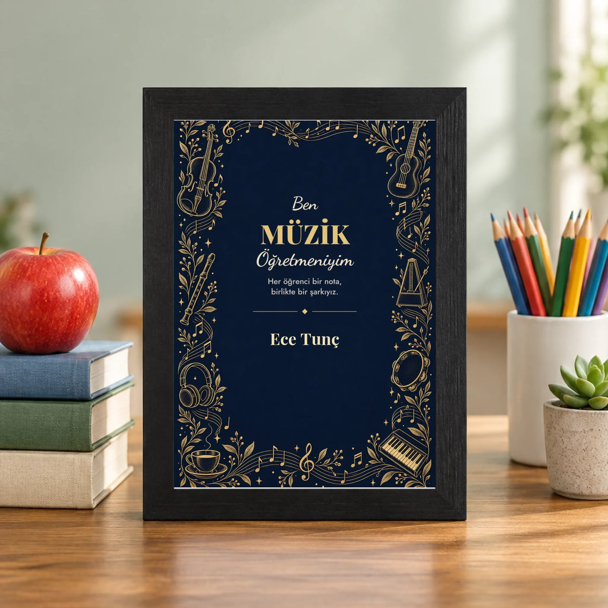 Öğretmen masasında – siyah