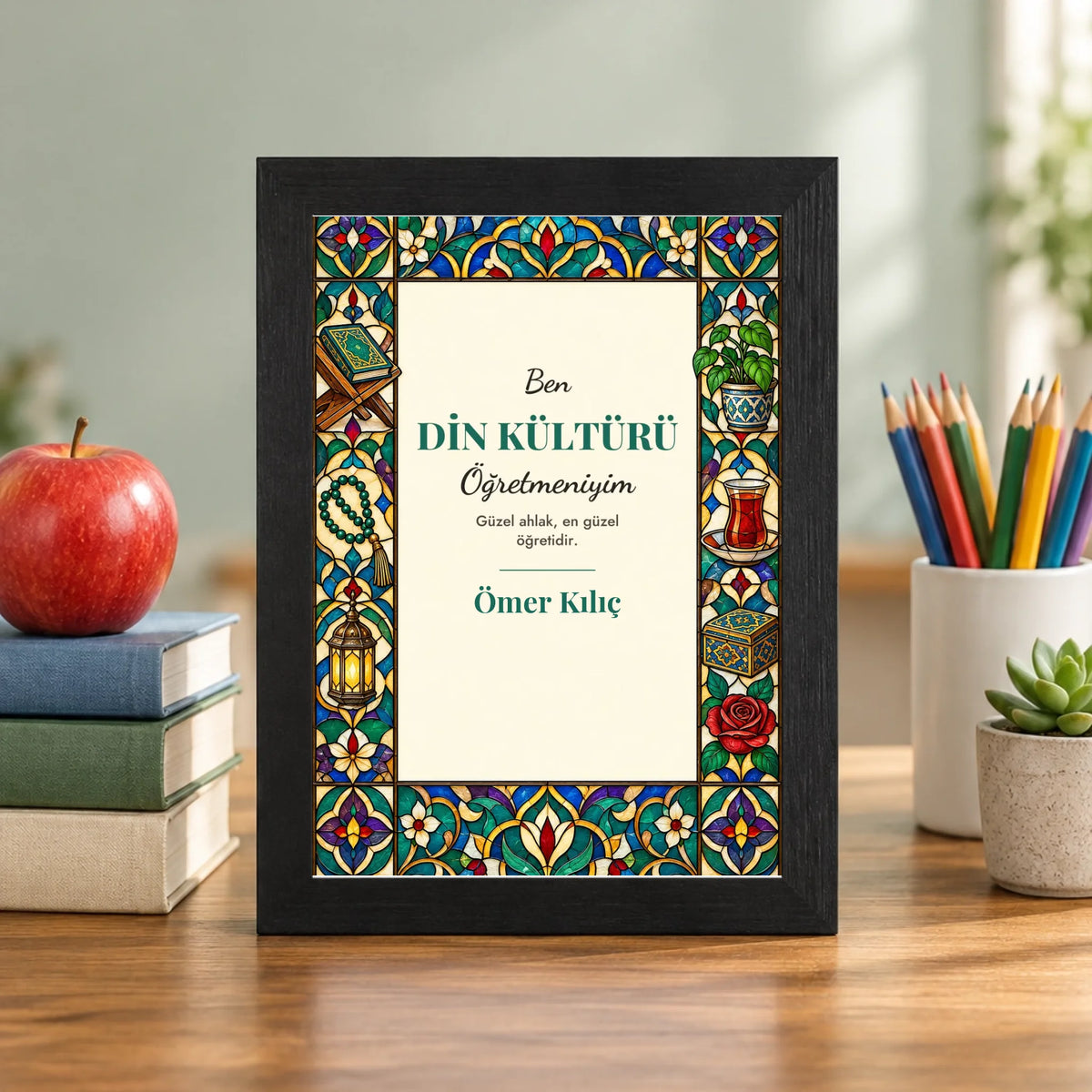 Öğretmen masasında – siyah