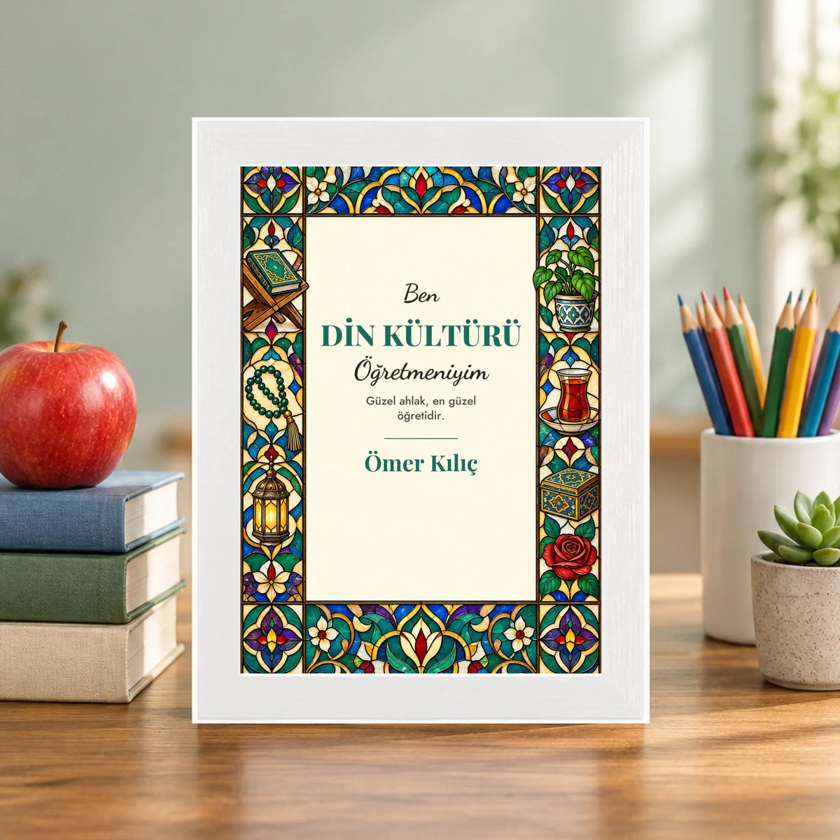 Öğretmen masasında – beyaz