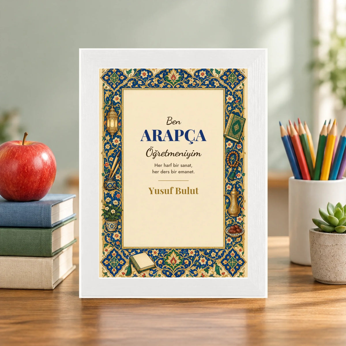 Öğretmen masasında – beyaz