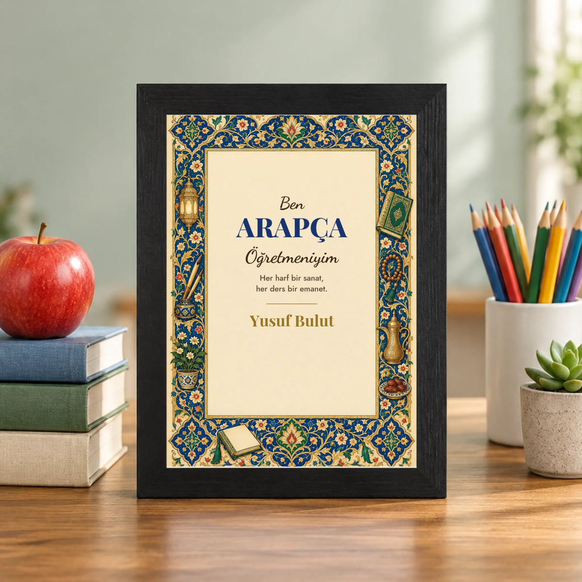 Öğretmen masasında – siyah