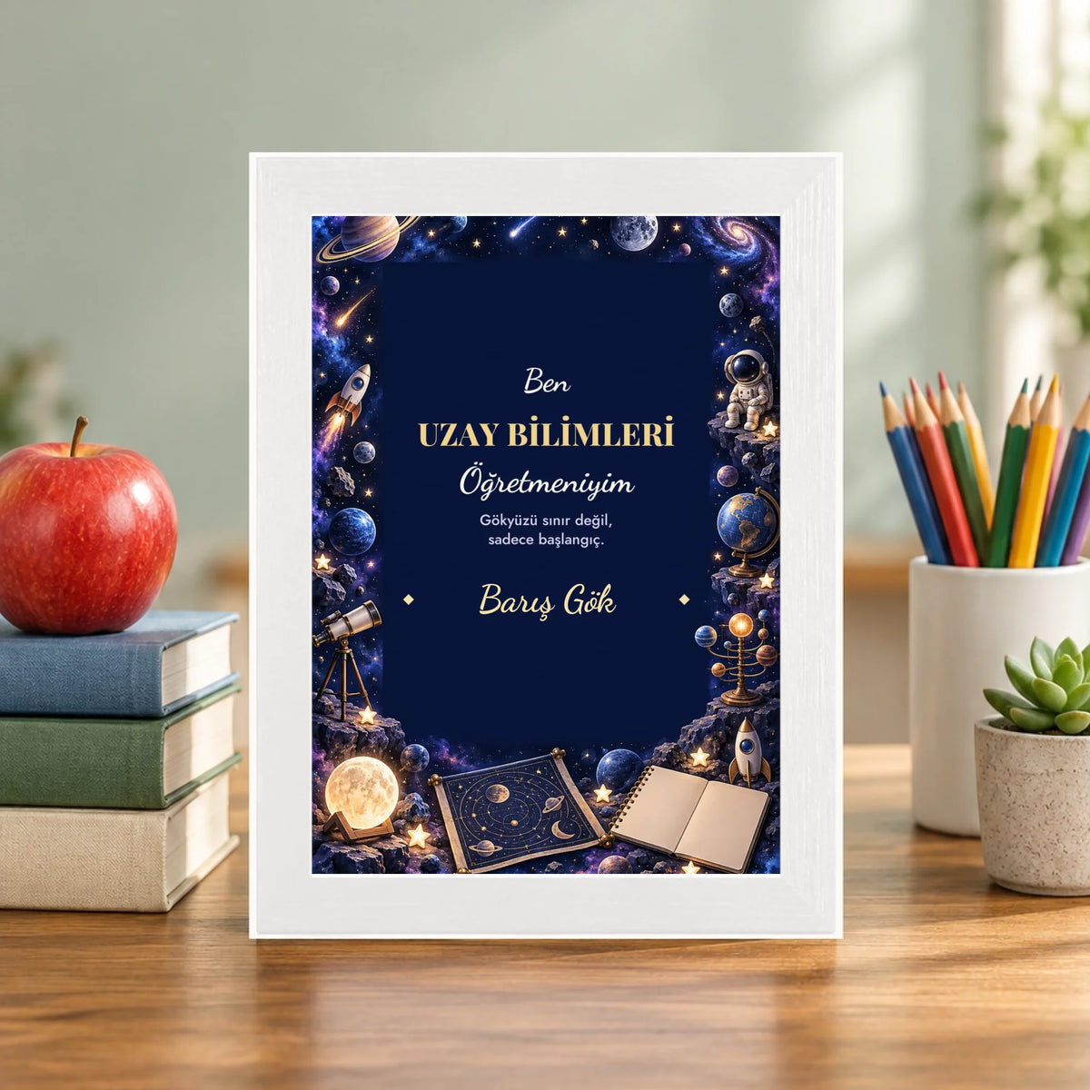 Öğretmen masasında – beyaz