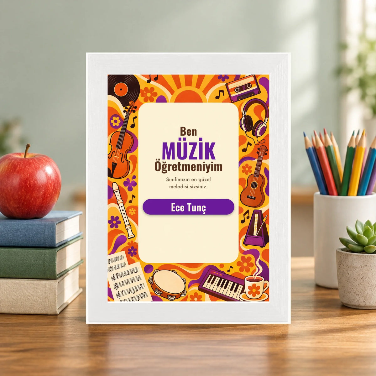 Öğretmen masasında – beyaz